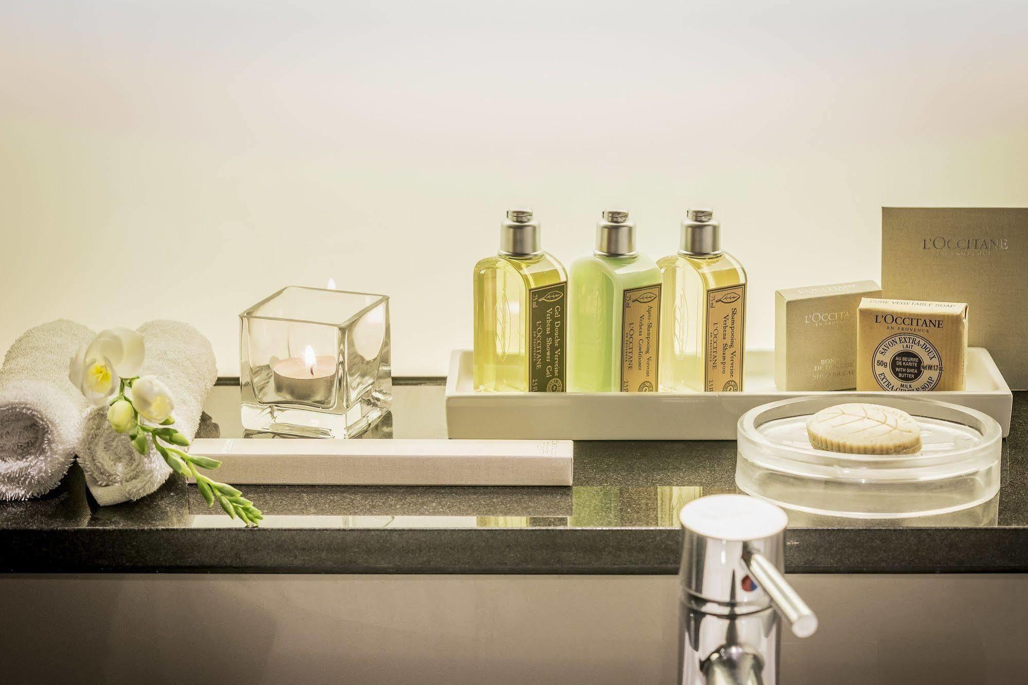 Fraser Suites Sydney Esterno foto L'Occitane products