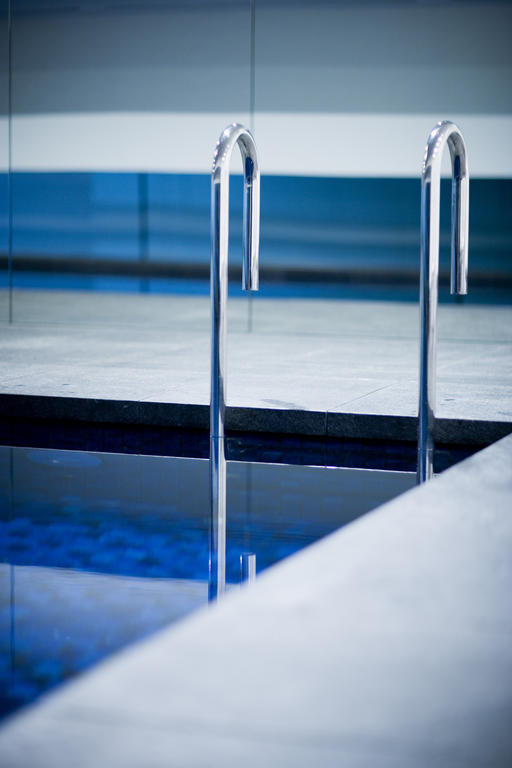 Fraser Suites Sydney Esterno foto A close-up of the glass floor
